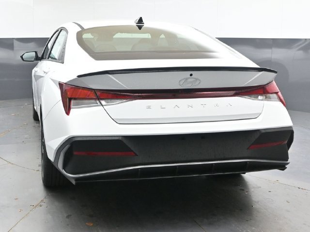 New 2026 Hyundai Elantra SEL Sport FWD image 4
