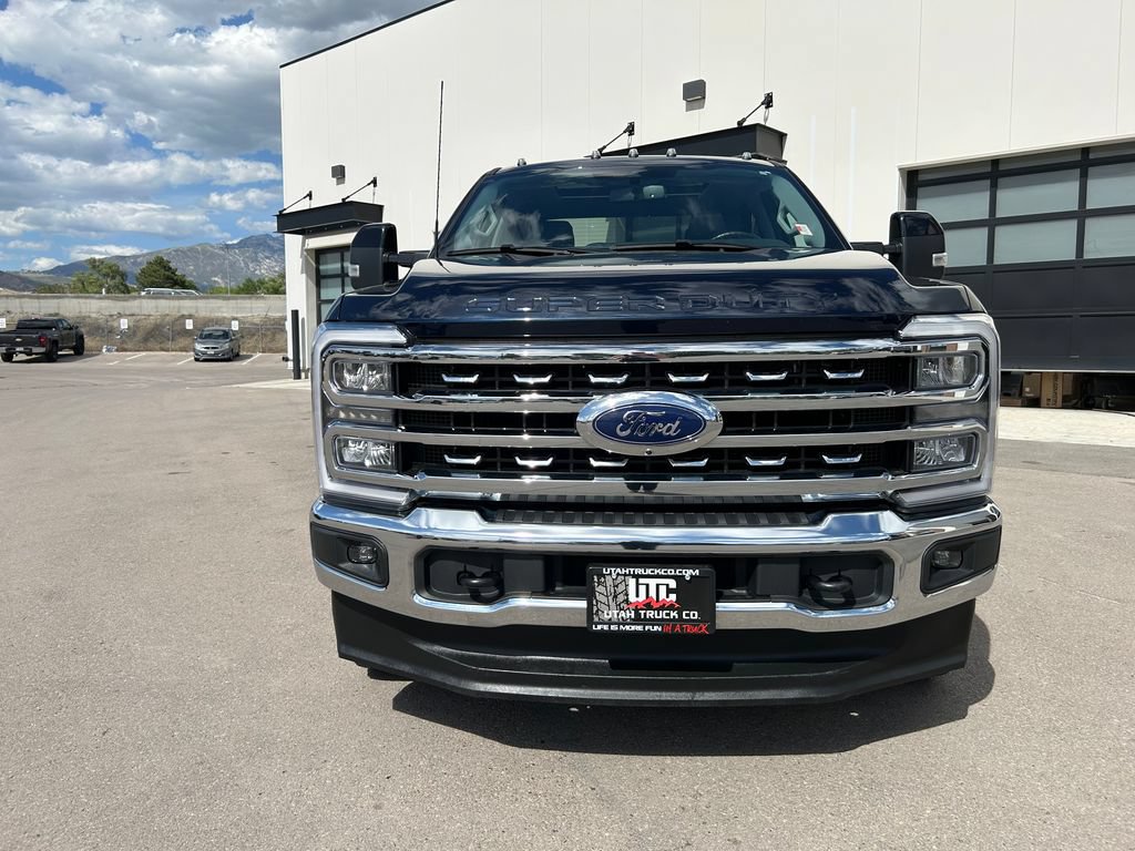 Used 2025 Ford F350 Lariat AWD/4WD image 4