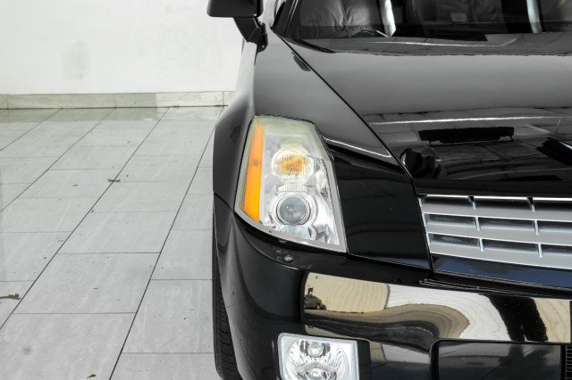 Used 2006 Cadillac XLR RWD image 39