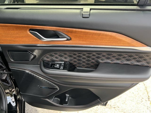 Used 2022 Jeep Grand Cherokee Summit AWD/4WD image 23