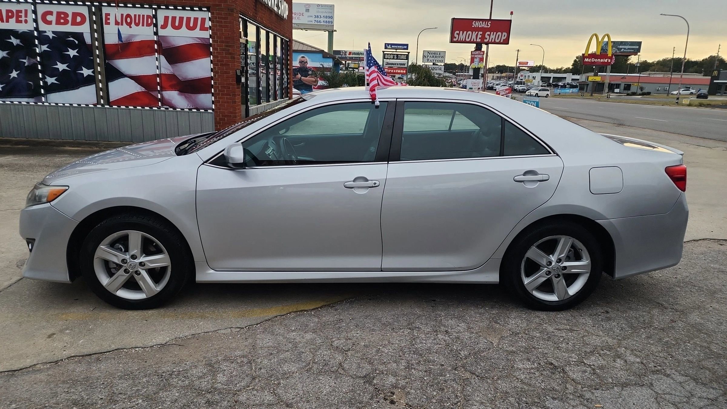 Used 2014 Toyota Camry SE image 4