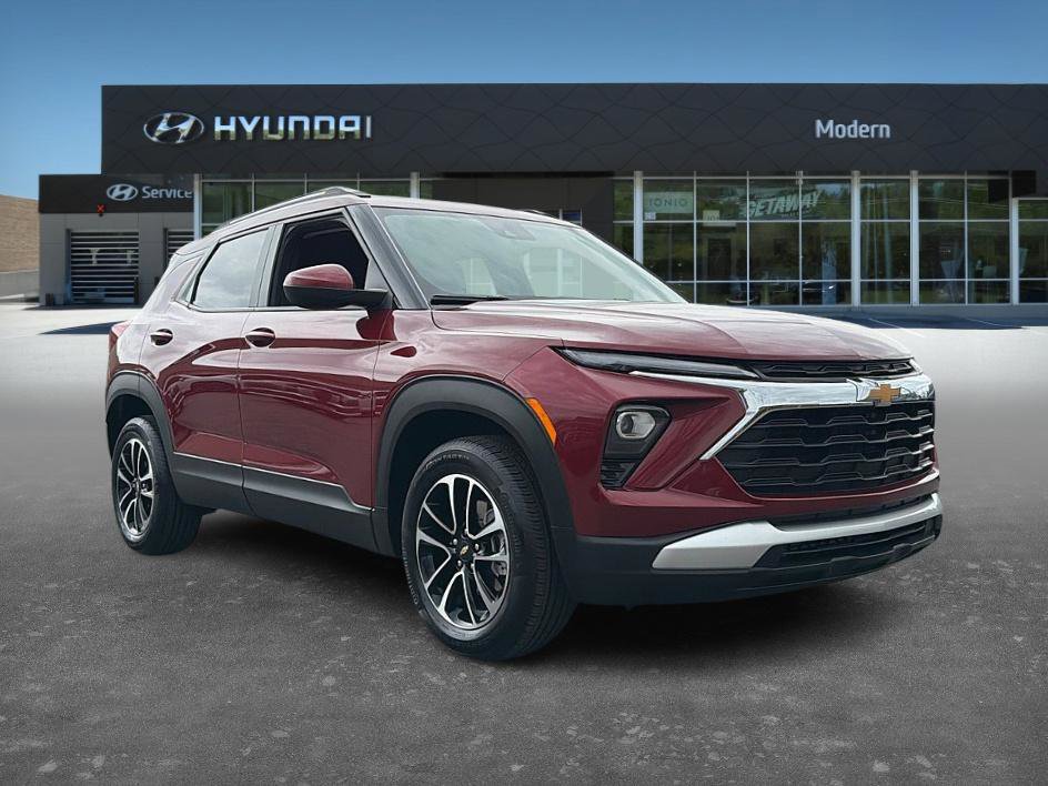 Used 2024 Chevrolet TrailBlazer LT image 2