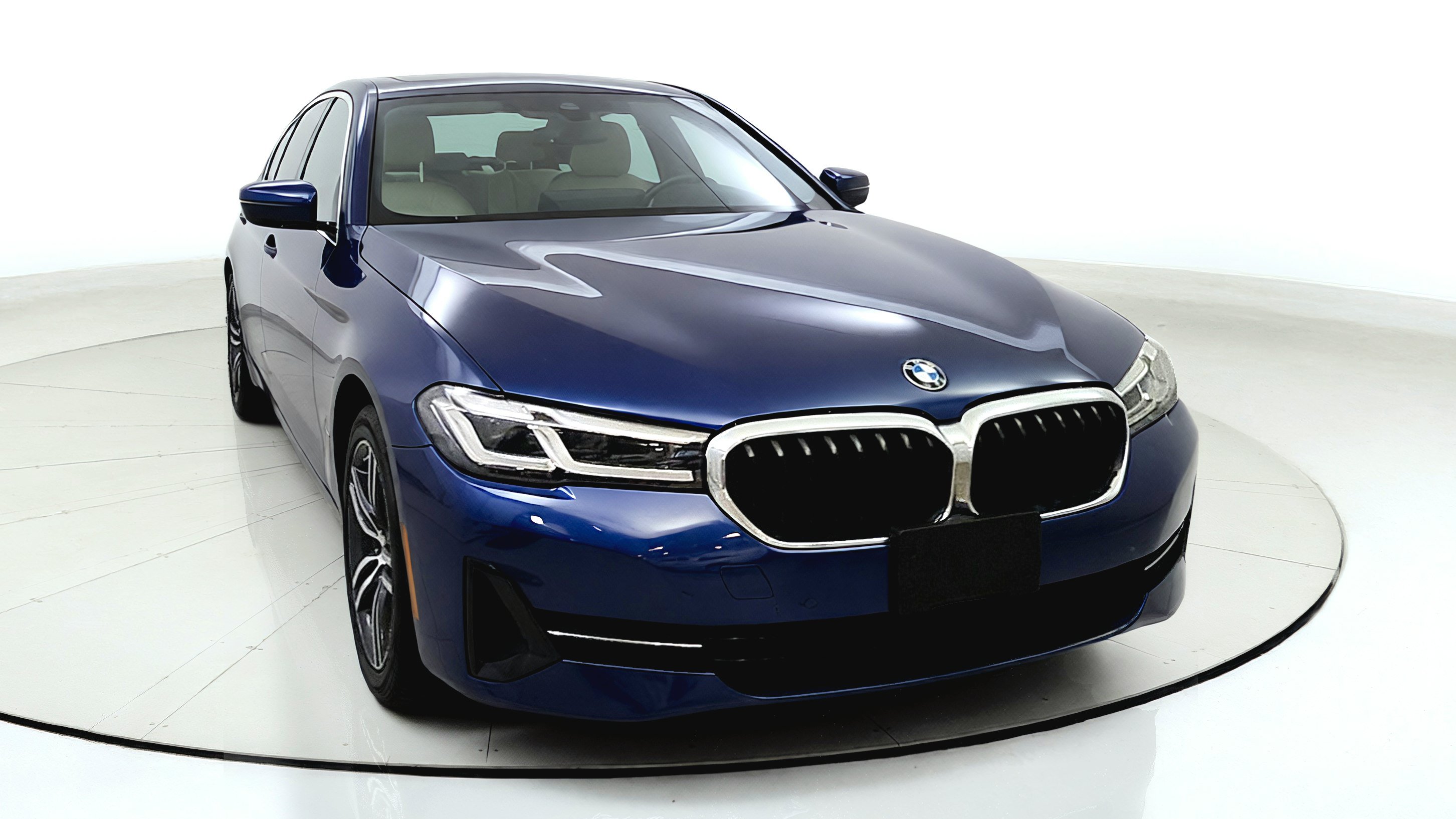 Used 2021 BMW 530e xDrive w/ Premium Package AWD/4WD image 2