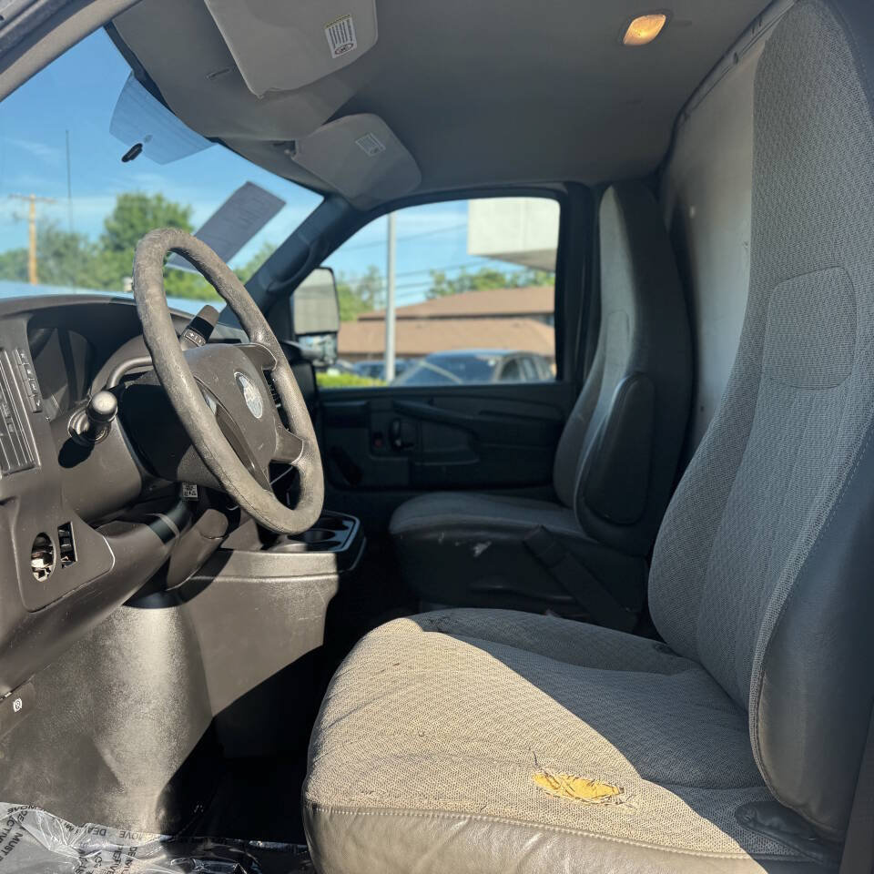 Used 2010 Chevrolet Express 3500 RWD image 33