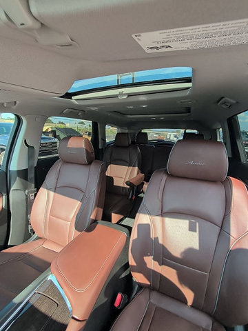Used 2021 Buick Enclave Avenir w/ Avenir Technology Package AWD/4WD image 29