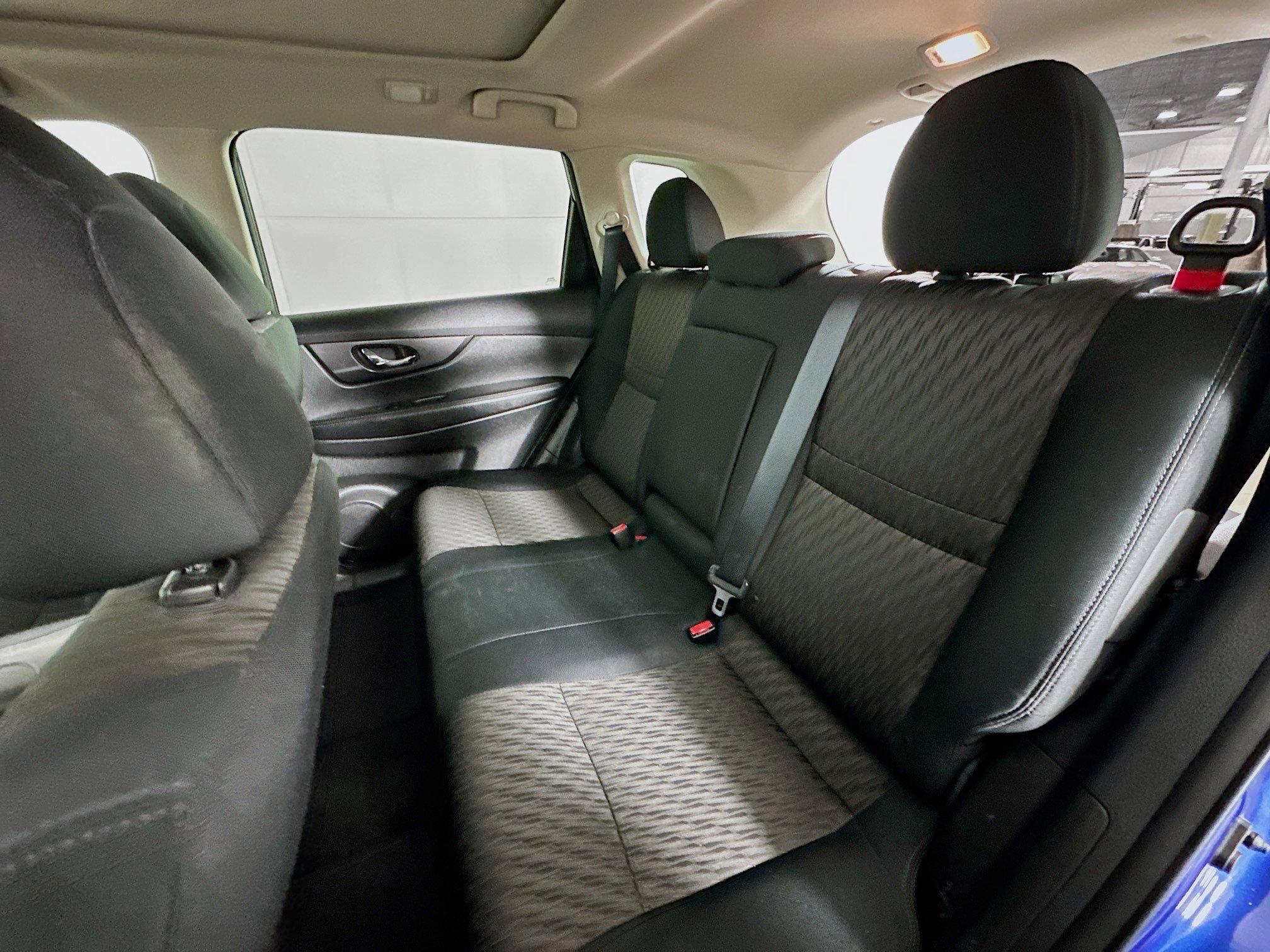 Used 2018 Nissan Rogue SV w/ Premium Package image 27