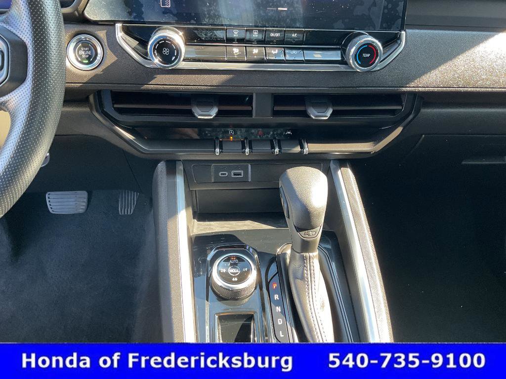 Used 2023 Chevrolet Colorado Trail Boss AWD/4WD image 31