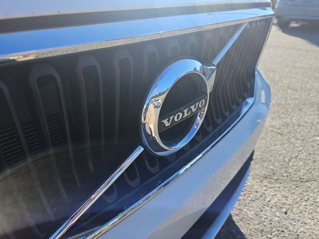 Used 2019 Volvo XC40 T5 Momentum image 12