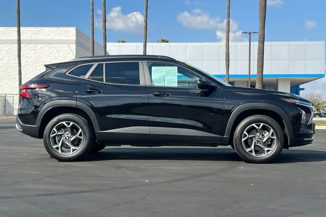 Used 2025 Chevrolet Trax LT w/ LT Convenience Package image 3