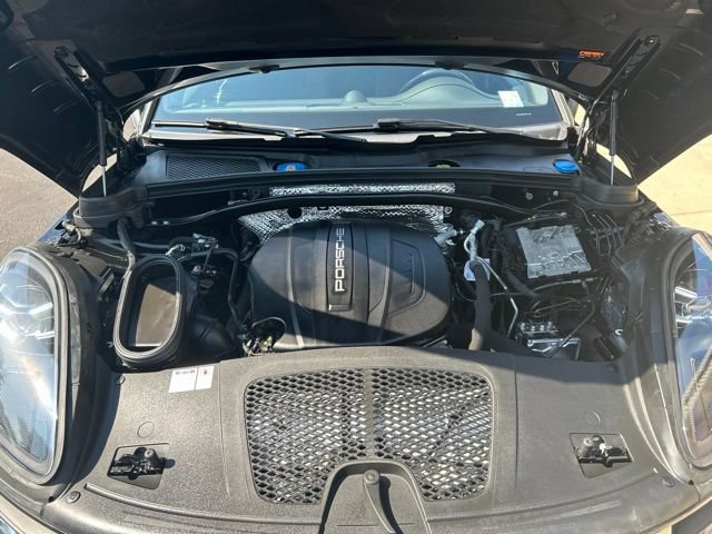 Used 2021 Porsche Macan AWD/4WD image 9