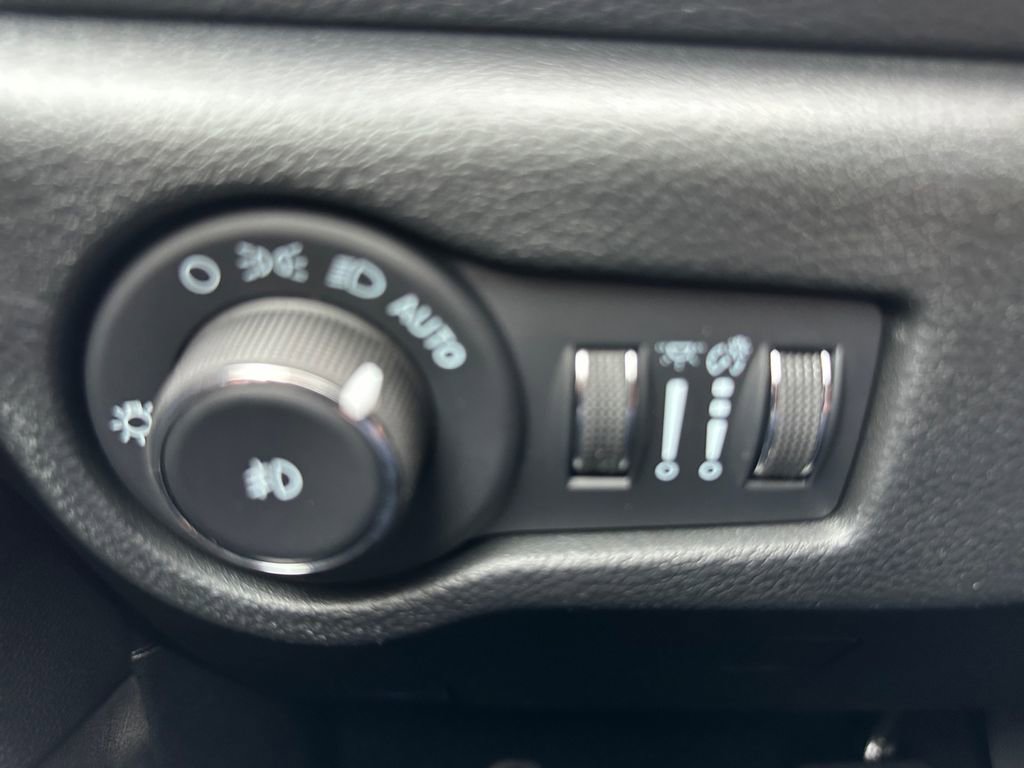 New 2026 Chrysler Pacifica Select image 18