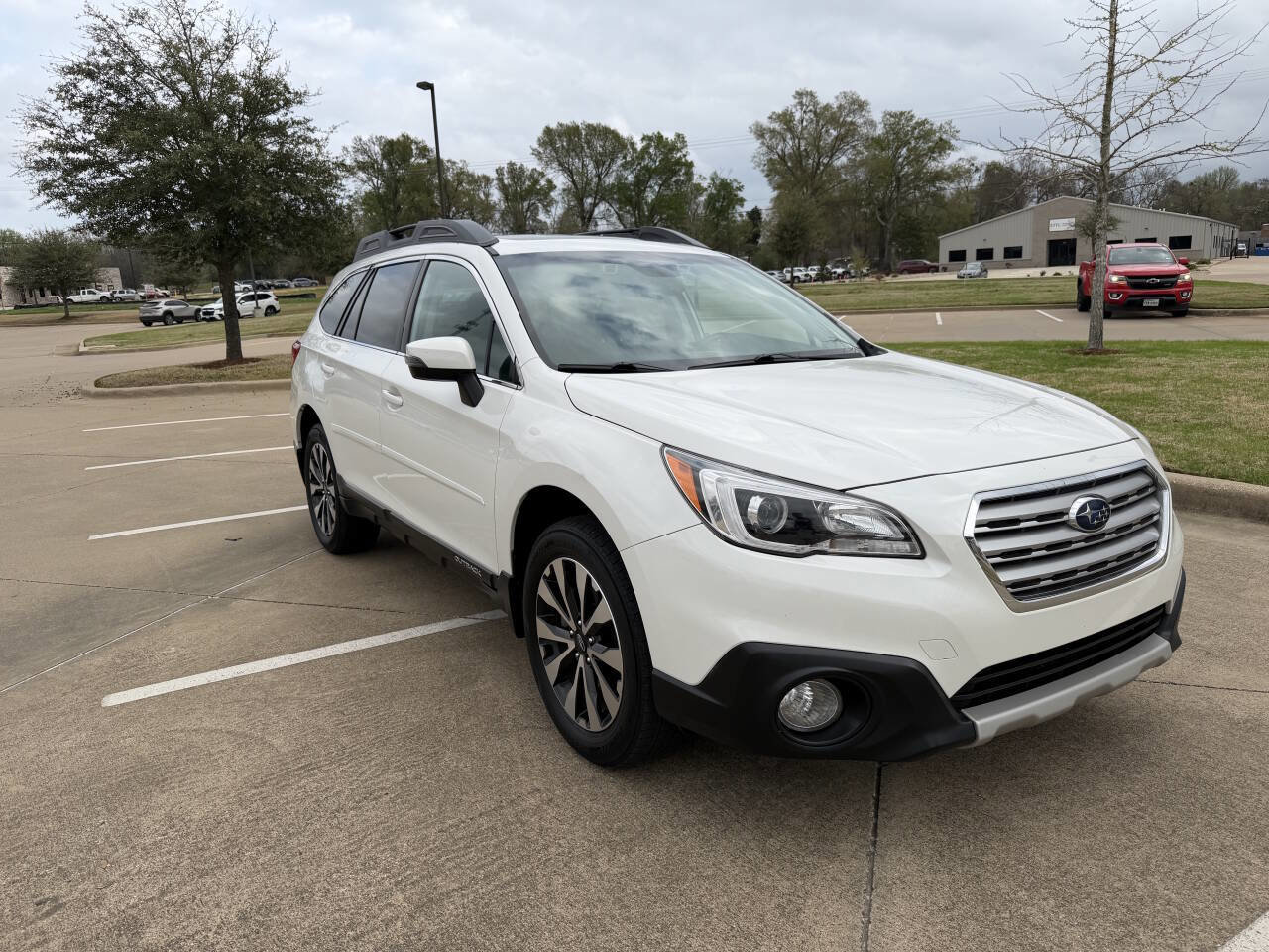 Used 2016 Subaru Outback 2.5i Limited AWD/4WD image 3
