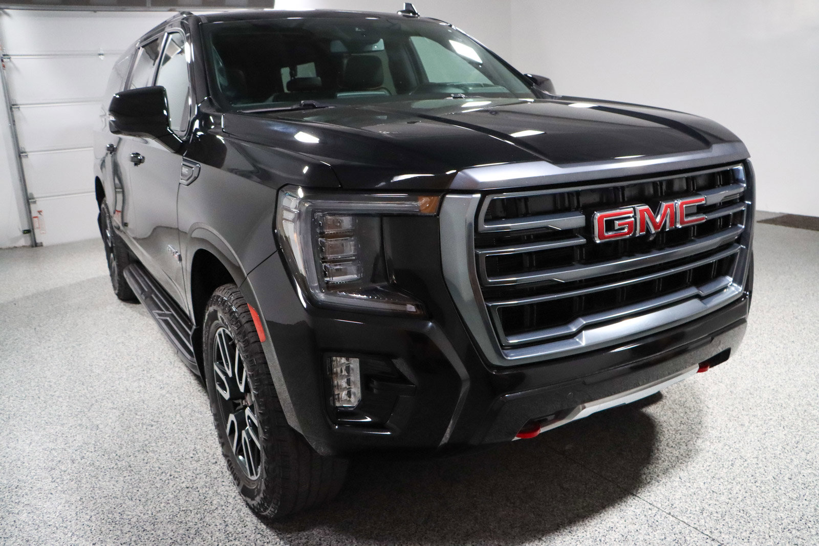 Used 2024 GMC Yukon XL AT4 w/ Technology Package image 5