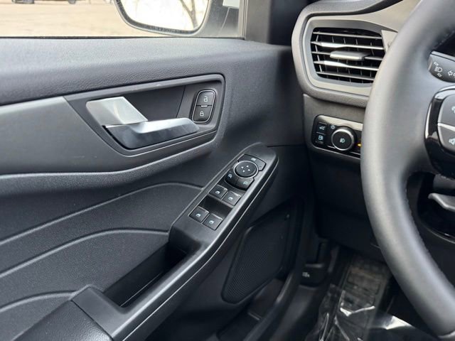Certified 2025 Ford Escape SE image 30