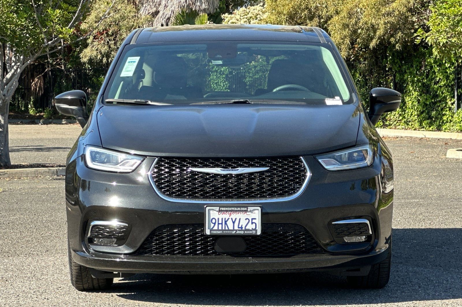 Used 2023 Chrysler Pacifica Touring-L image 8