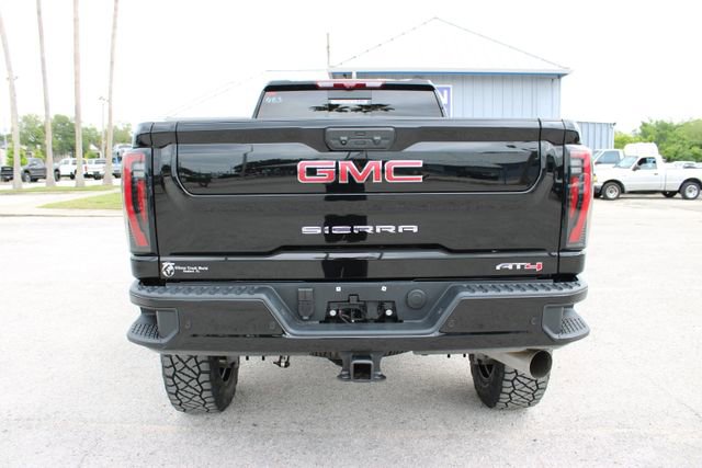 Used 2025 GMC Sierra 2500 AT4 w/ AT4 Premium Plus Package AWD/4WD image 9