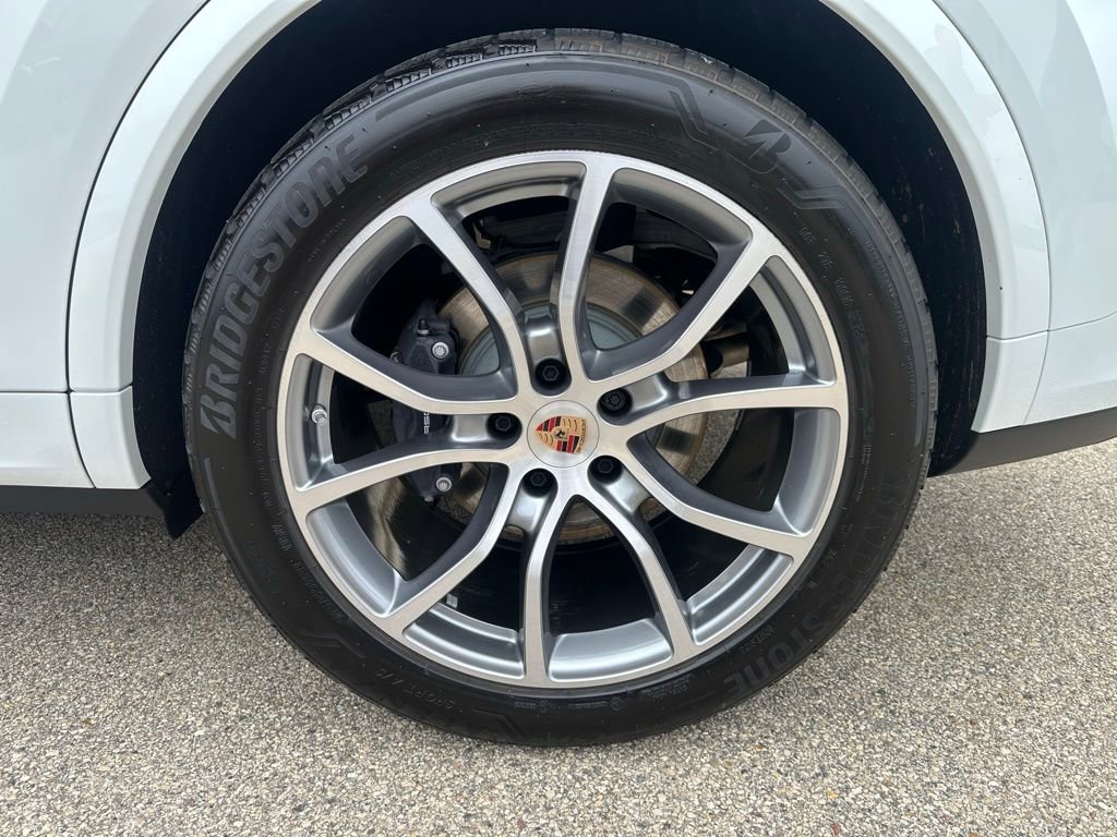 Used 2025 Porsche Cayenne Coupe image 12