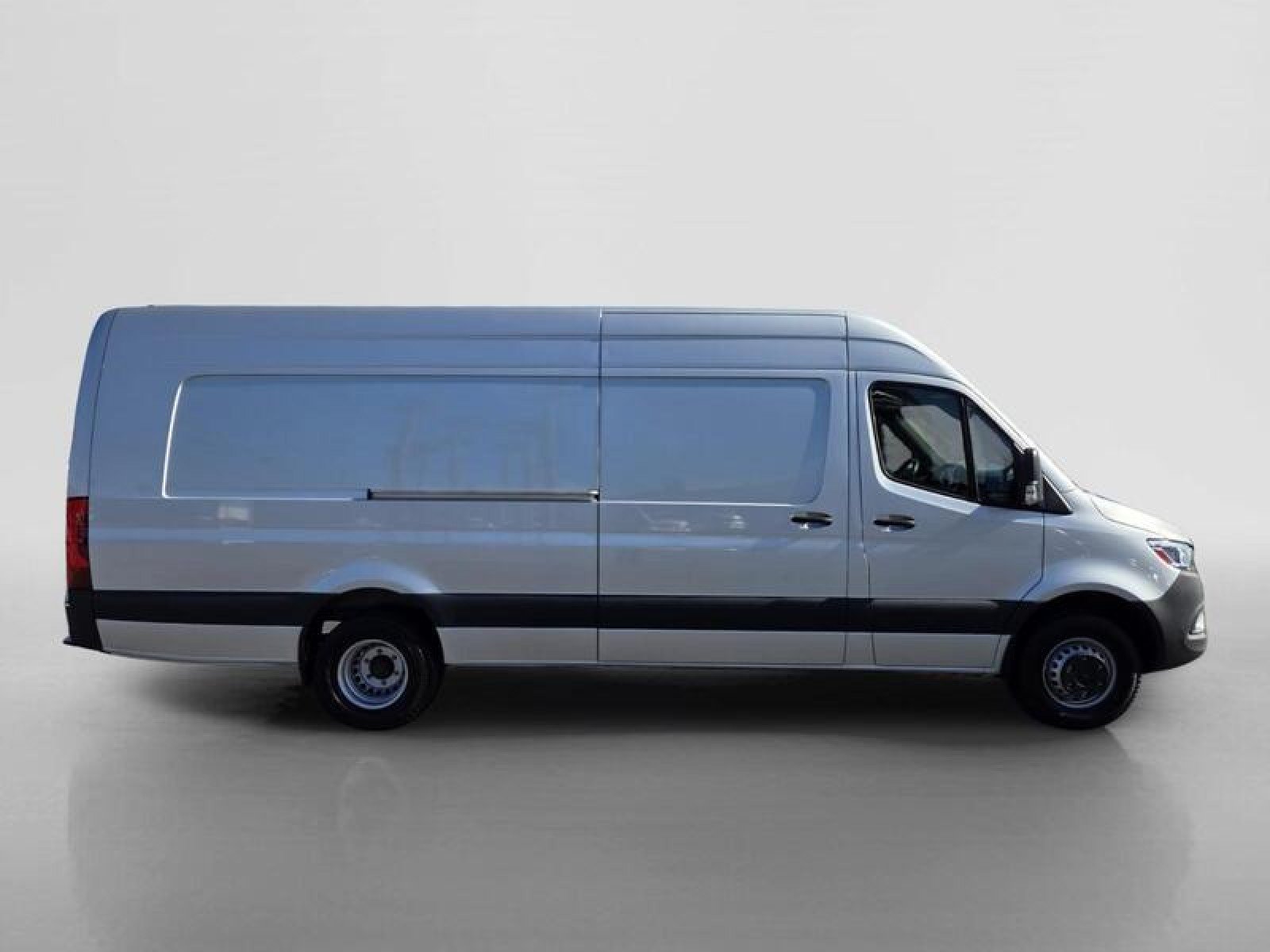 Used 2024 Mercedes-Benz Sprinter 4500 w/ Parking Package image 6