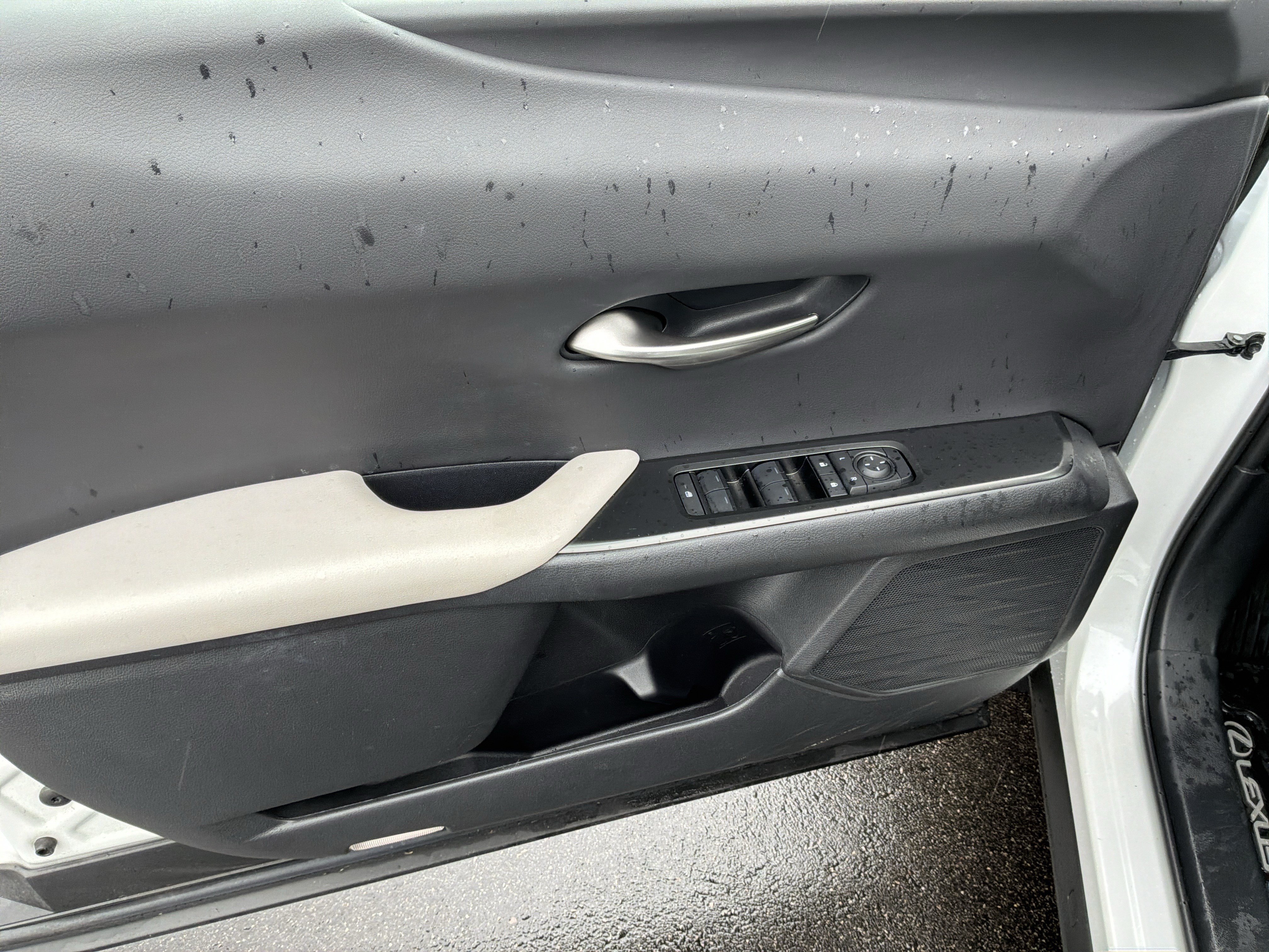 Used 2025 Lexus UX 300h FWD w/ Accessory Package (Z2) image 15