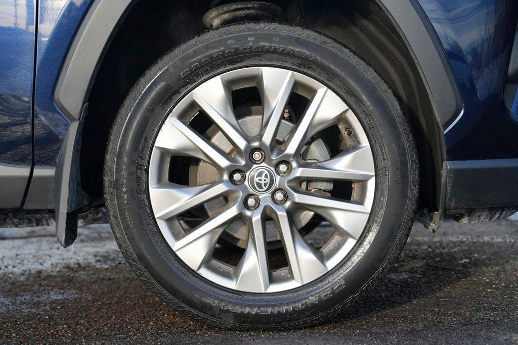 Used 2022 Toyota RAV4 XLE Premium image 12