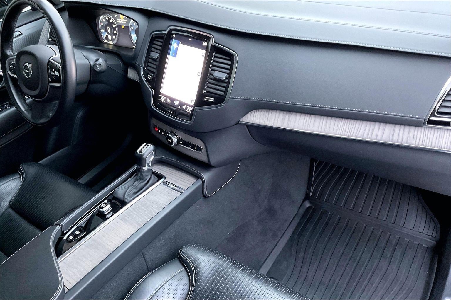 Used 2022 Volvo XC90 T6 Inscription w/ Climate Package image 21