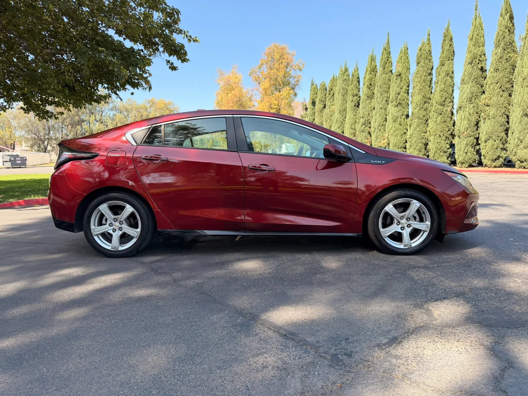 Used 2017 Chevrolet Volt LT w/ Comfort Package FWD image 4