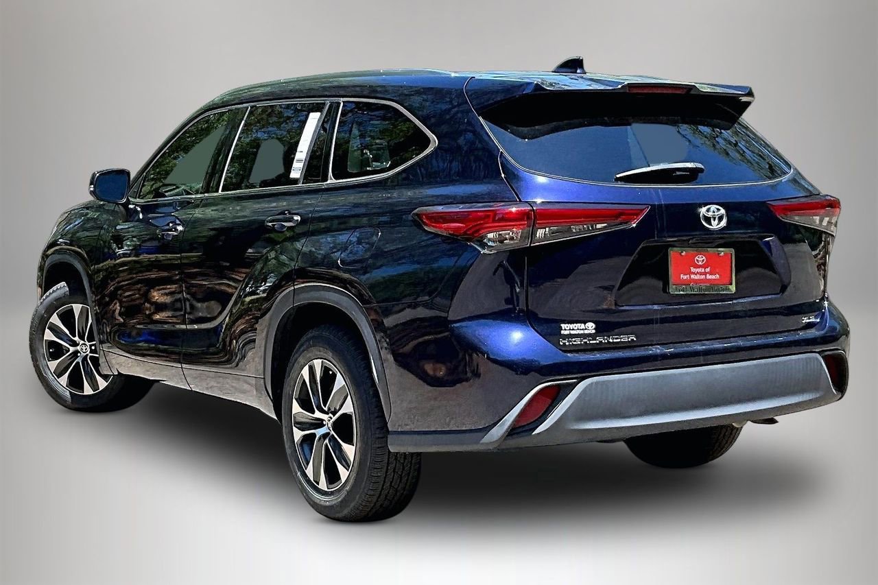 Used 2020 Toyota Highlander XLE FWD image 4