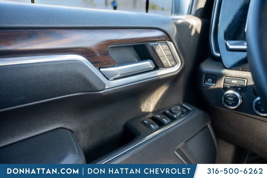Used 2025 GMC Sierra 1500 SLT AWD/4WD image 19