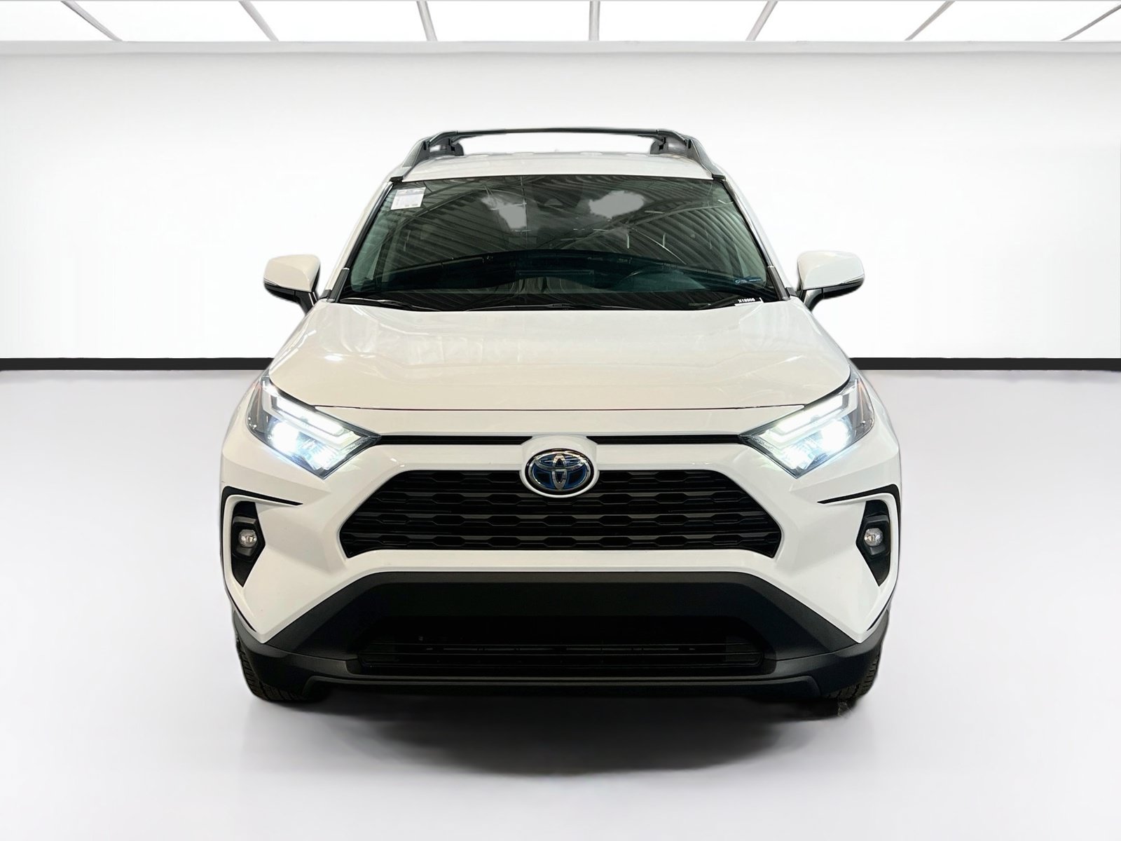 Used 2023 Toyota RAV4 AWD Hybrid image 2