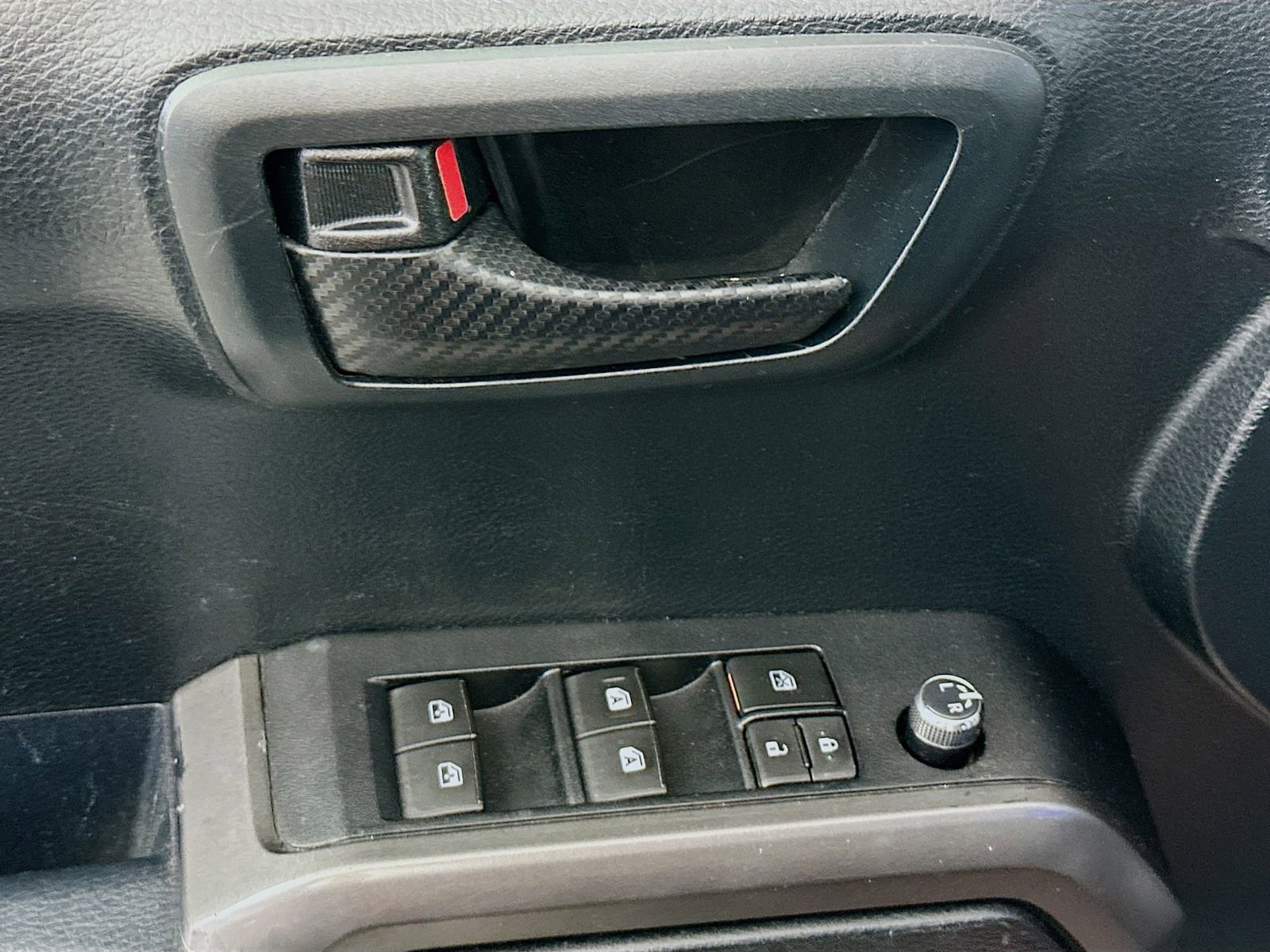 Used 2017 Toyota Tacoma TRD Off-Road AWD/4WD image 21
