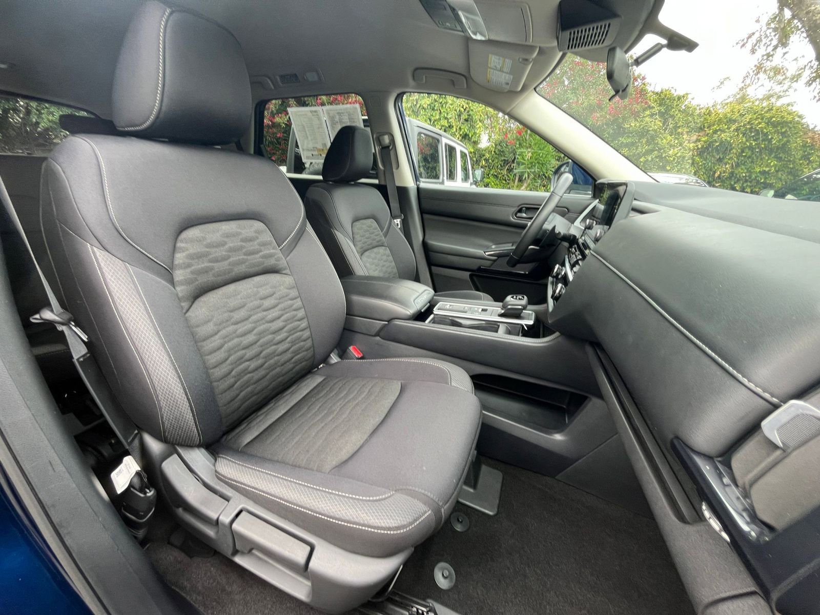 Used 2025 Nissan Pathfinder SV FWD image 39