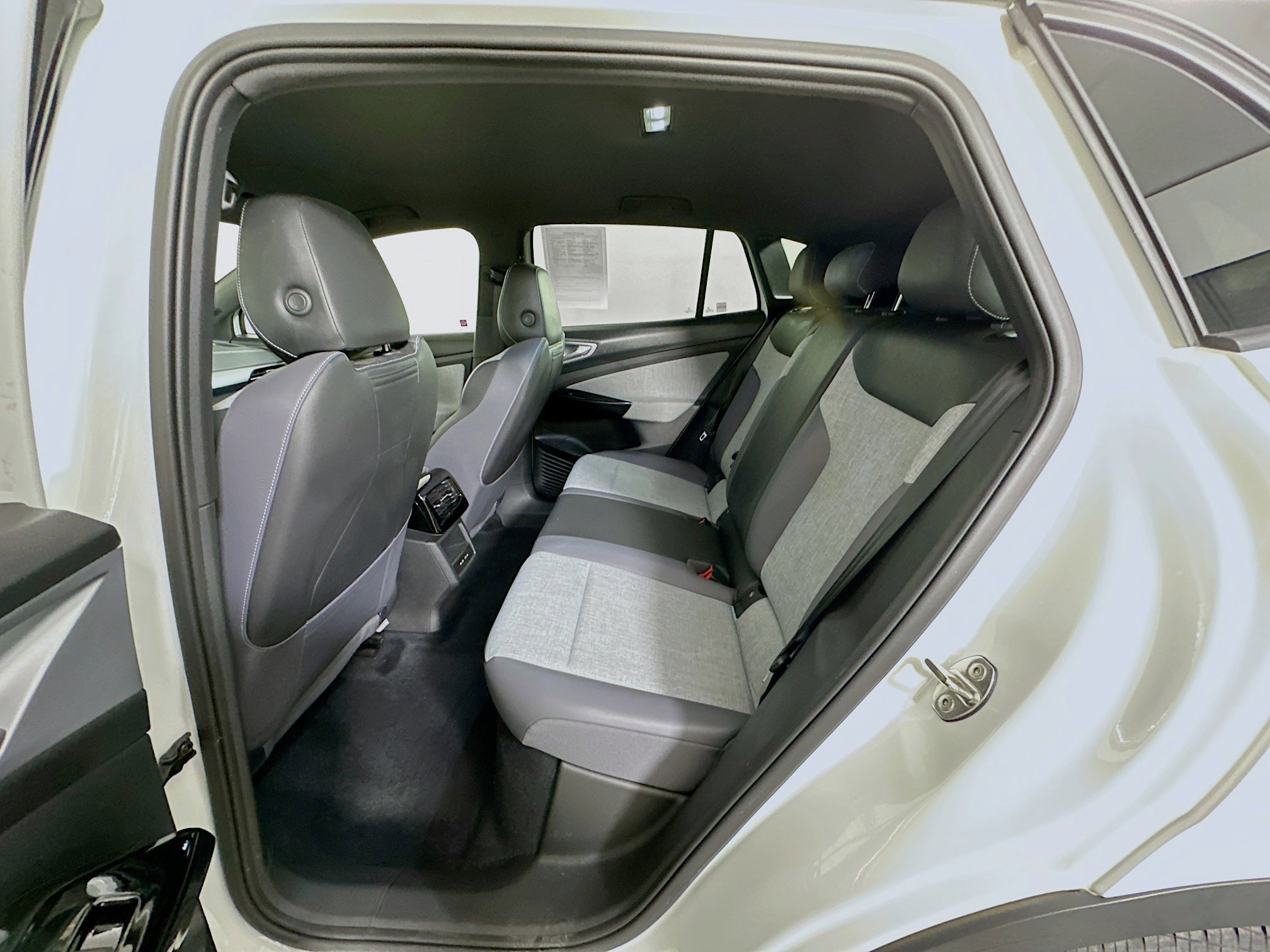 Used 2024 Volkswagen ID.4 2WD image 27