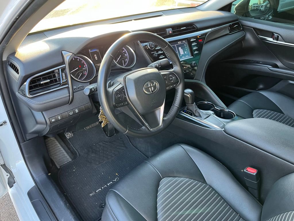 Used 2020 Toyota Camry SE image 6