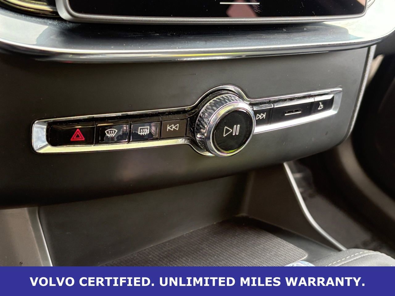 Certified 2025 Volvo XC90 B6 Plus image 26