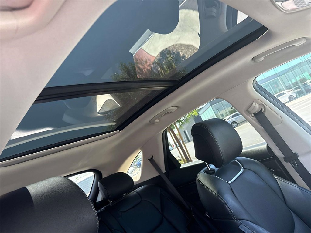 Used 2025 Genesis GV70 2.5T Select w/ Select Package image 22