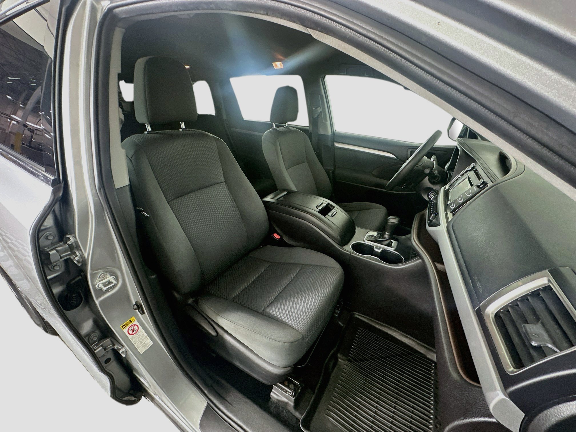 Used 2019 Toyota Highlander LE FWD image 31