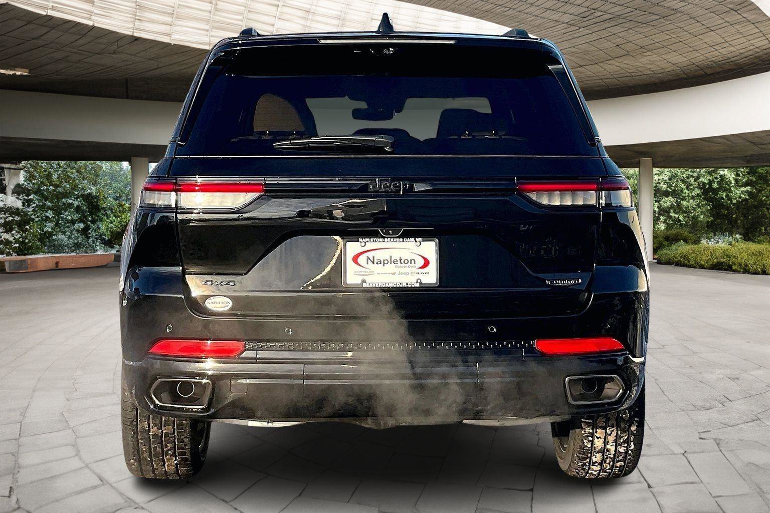 New 2025 Jeep Grand Cherokee Summit image 4