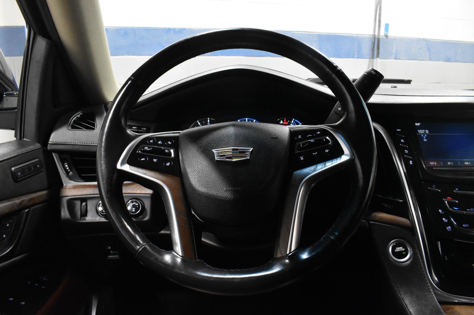 Used 2019 Cadillac Escalade ESV Premium Luxury AWD/4WD image 9