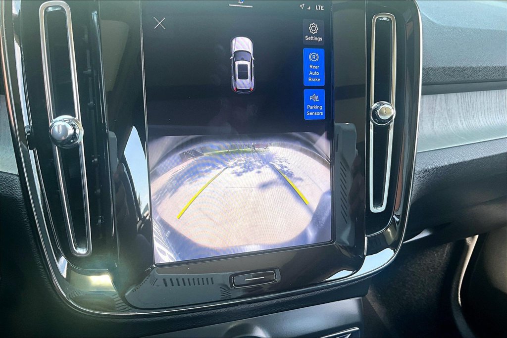 Certified 2025 Volvo XC40 B5 Core AWD/4WD image 29