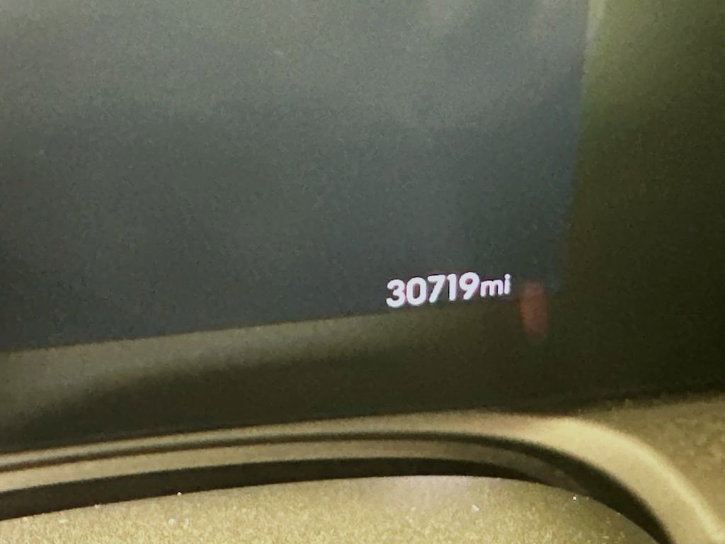 Used 2024 Buick Encore GX Sport Touring image 17