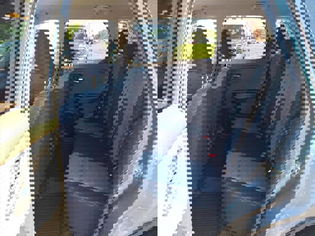 Used 2023 Nissan Rogue SV image 5