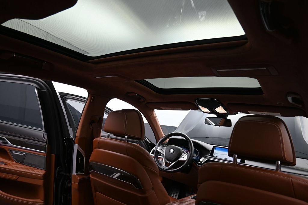 Used 2022 BMW 750i xDrive w/ Autobahn Package AWD/4WD image 19
