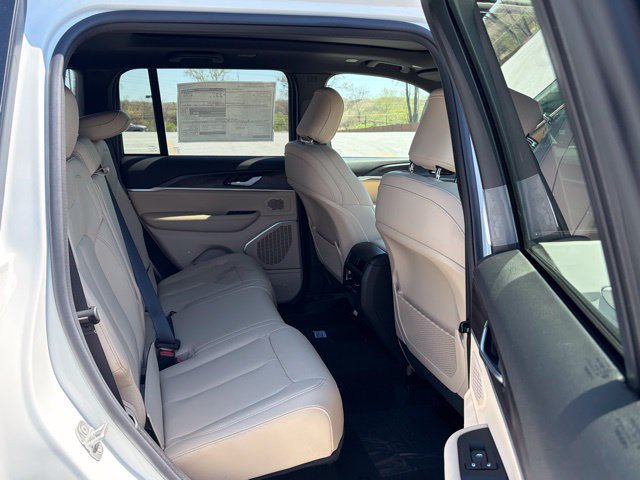 New 2026 Jeep Grand Cherokee Limited w/ Limited Altitude Package AWD/4WD image 33