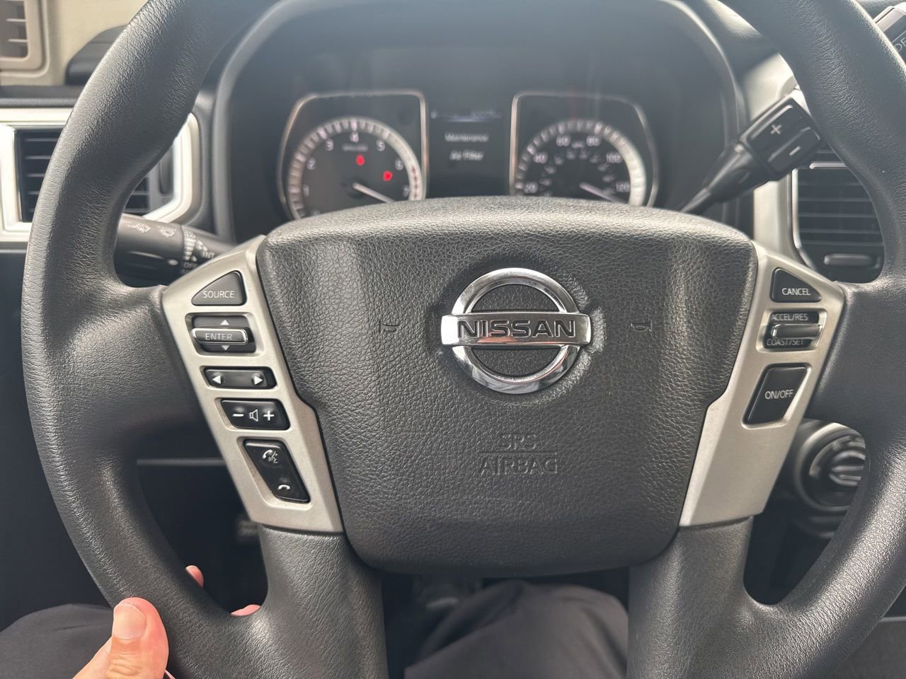 Used 2017 Nissan Titan SV AWD/4WD image 10