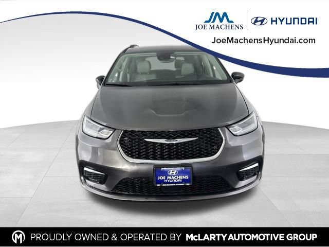 Used 2021 Chrysler Pacifica Touring-L FWD image 2