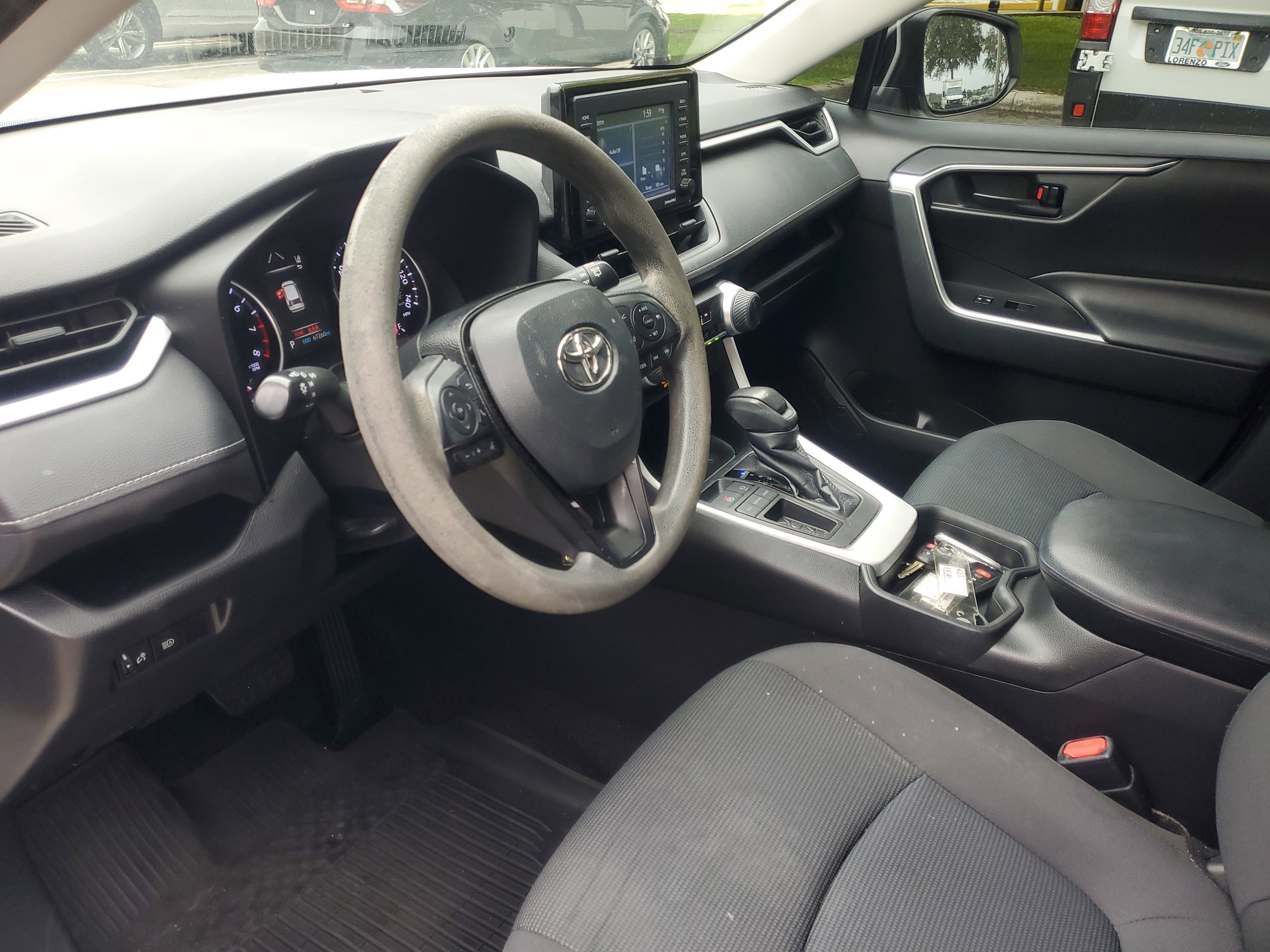 Used 2021 Toyota RAV4 LE image 15