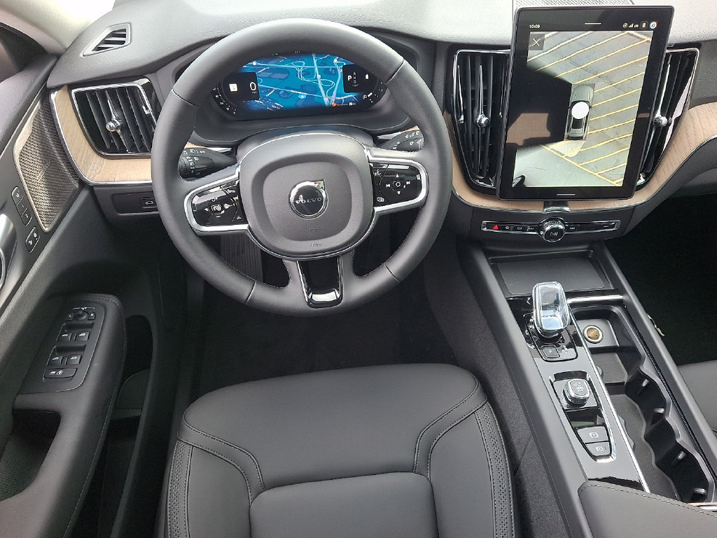 New 2027 Volvo XC60 B5 Plus AWD/4WD image 9