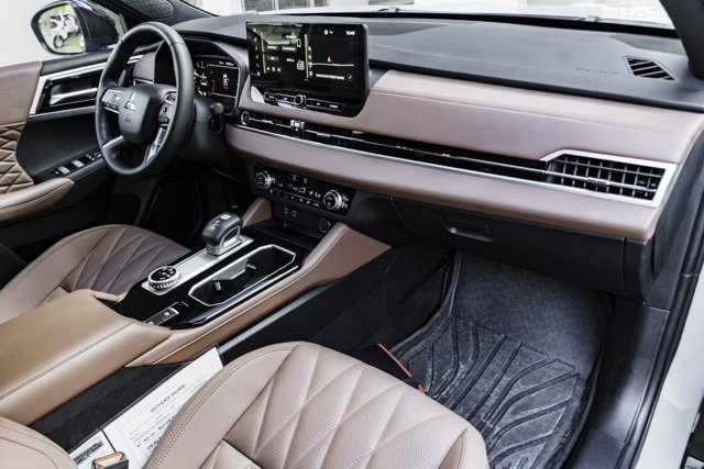 Used 2025 Mitsubishi Outlander SEL image 26