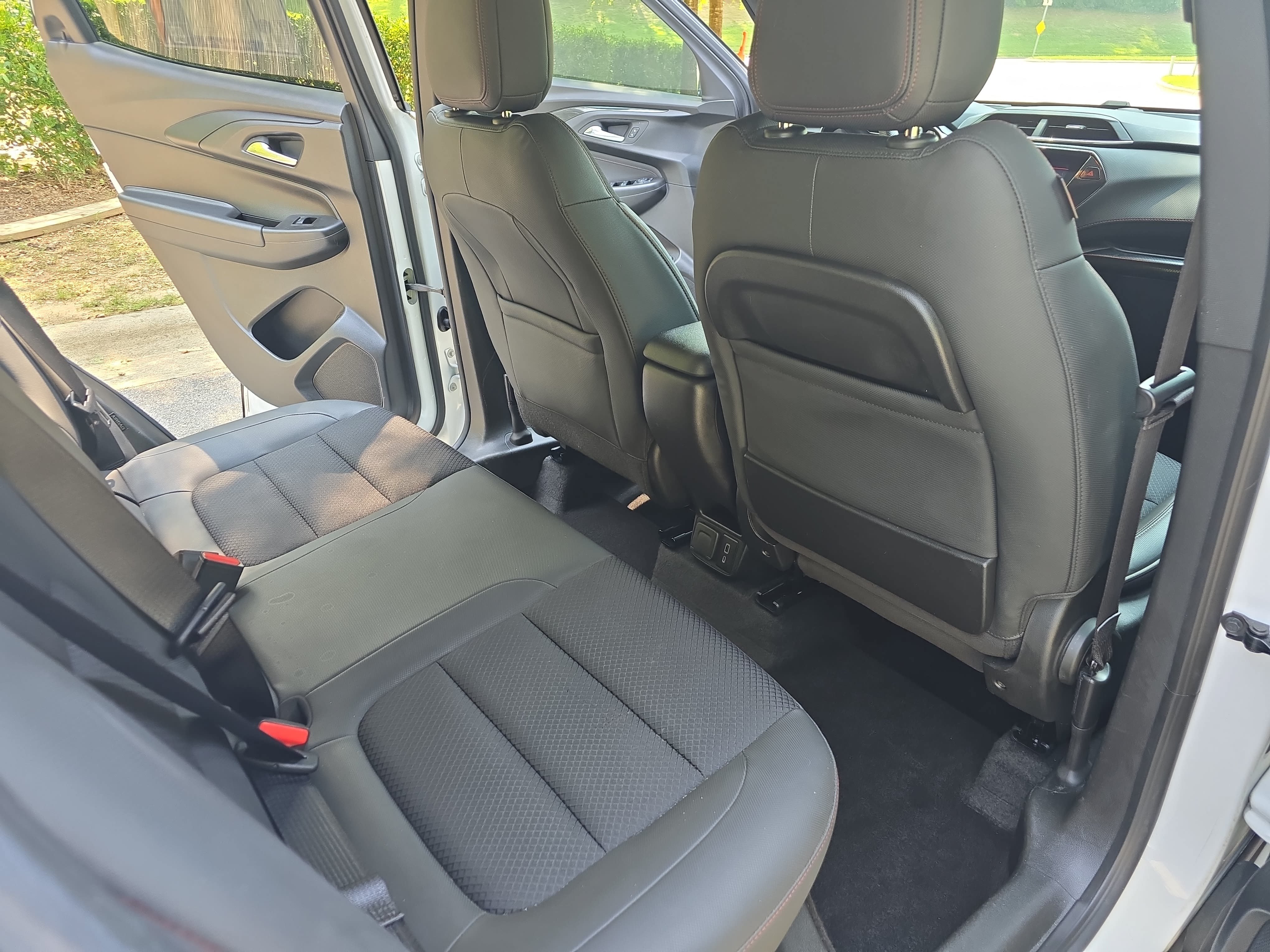 Used 2023 Chevrolet TrailBlazer RS w/ Sun and Liftgate Package FWD image 11