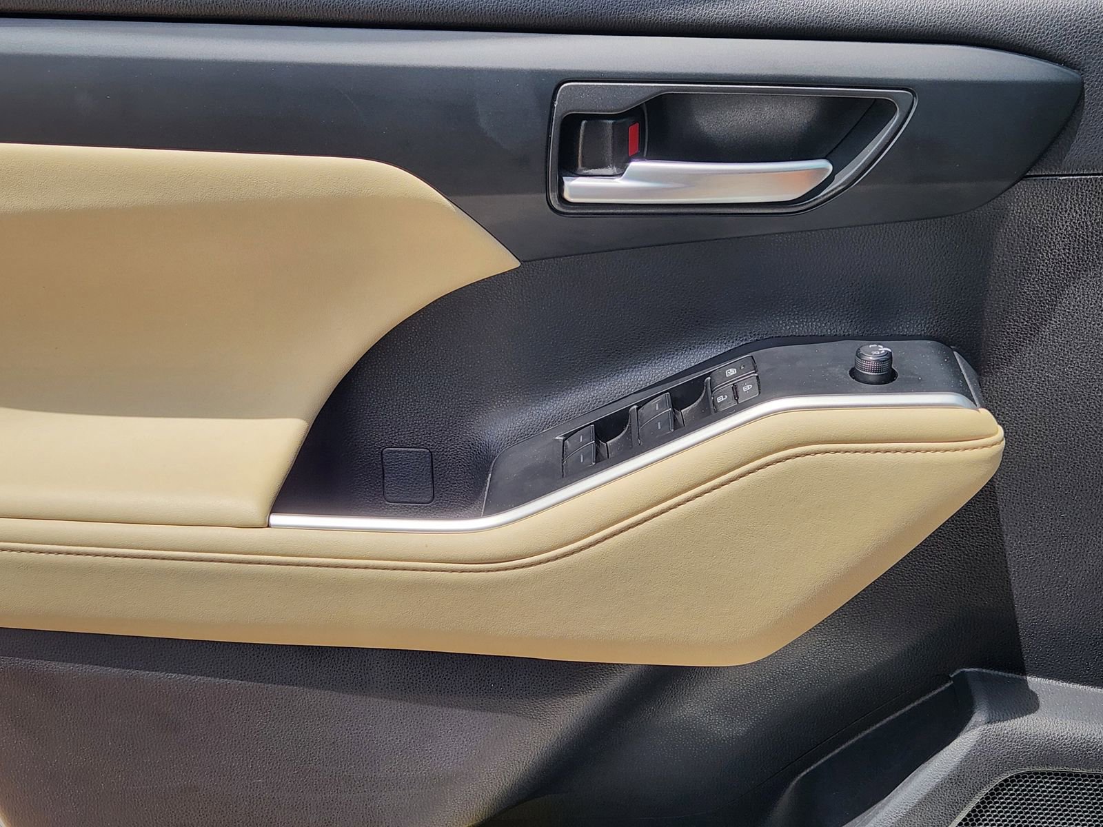 Used 2023 Toyota Highlander XLE FWD image 26